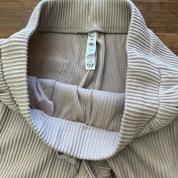 Womens ALO Yoga muse sweatpant - Picture 6 of 8